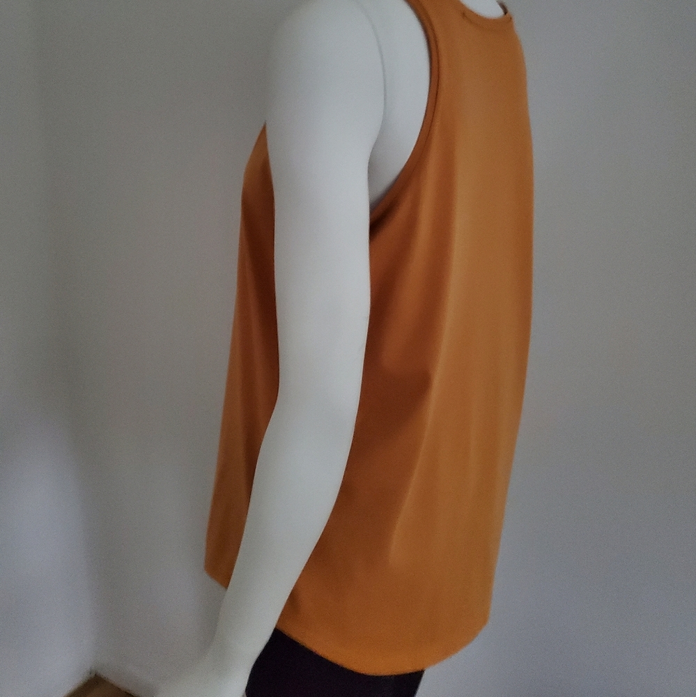 Uniqlo Tops (Bundle of 6) - Picture 5 of 6